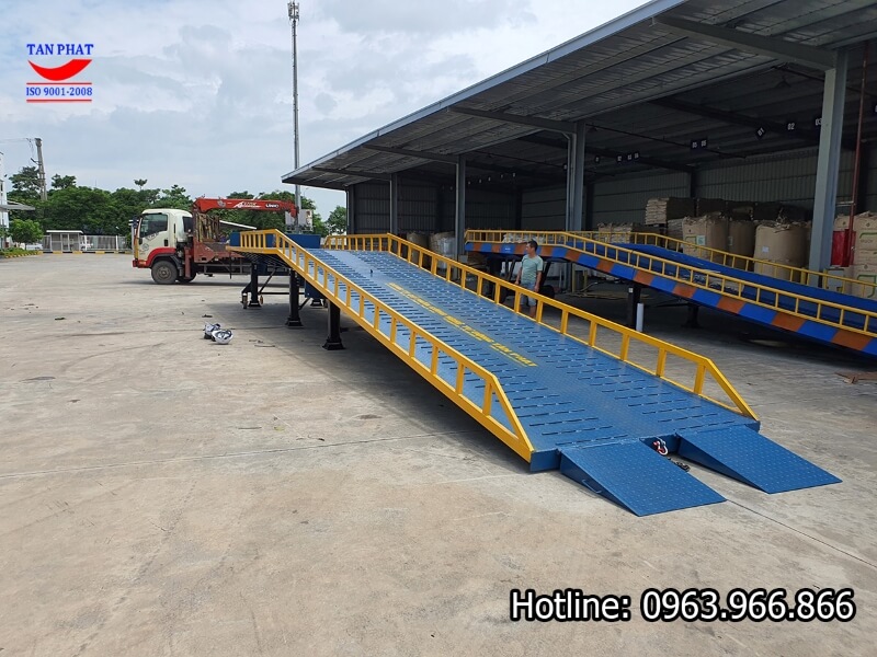 Cầu dẫn lên container 10 tấn được lắp đặt tại Lotte Bắc Ninh