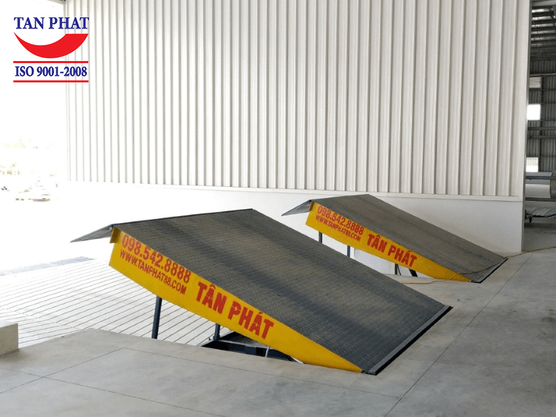 Sàn nâng thủy lực (dock leveler) 6 tấn được lắp đặt tại Vĩnh Phúc