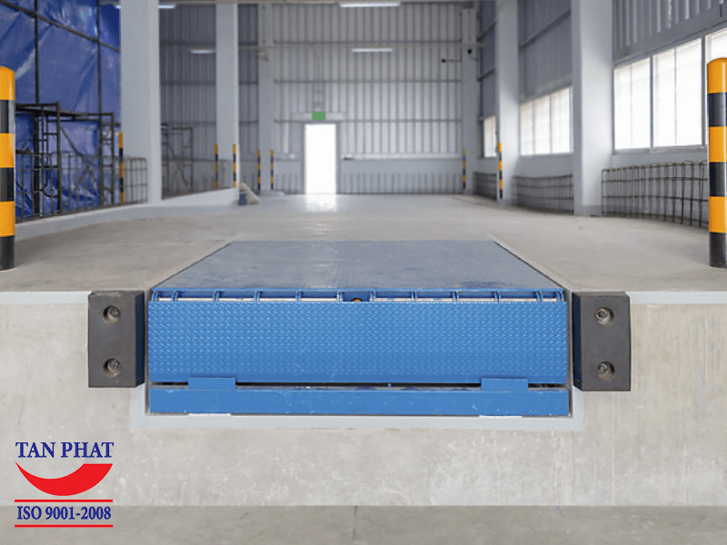 Giá Dock Leveler chịu ảnh hưởng bởi rất nhiều các yếu tố như: chi phí vận chuyển, số lượng piston, thời gian bảo hành, tải trọng, kích thước,...