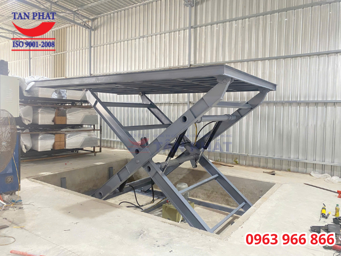 Bàn nâng thủy lực hoạt động nâng hạ theo phương thẳng đứng, đưa vật lên cao