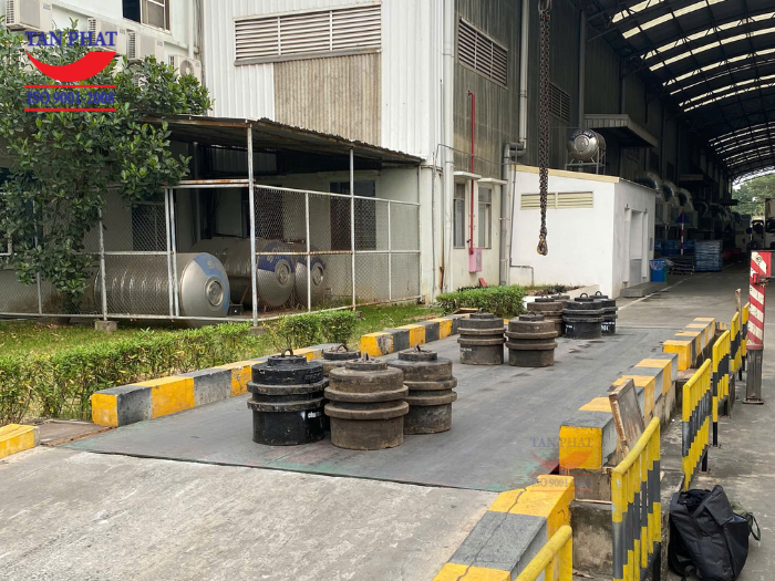Công ty CPCN Tự động Tân Phát thực hiện kiểm định cân ô tô 30 tấn tại huyện Chương Mỹ, Hà Nội