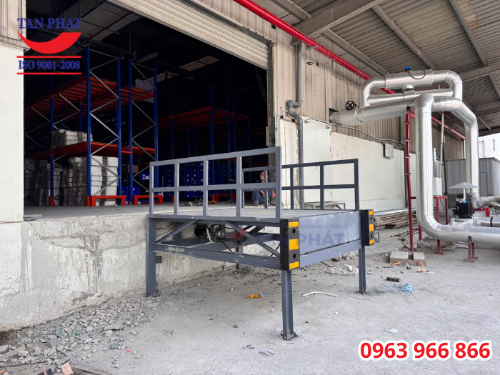 Sàn nâng hàng thủy lực (Dock Leveler) 3 tấn hoàn thiện tại Hưng Yên