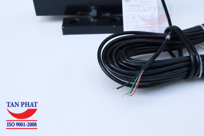 Dây tín hiệu dài, màu sắc phân biệt rõ ràng giúp người dùng có thể dễ dàng đấu nối với hệ thống cân.