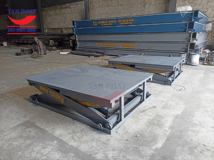 Bàn nâng 1 tấn hoàn thiện chuẩn bị được vận chuyển tới địa chỉ của khách hàng