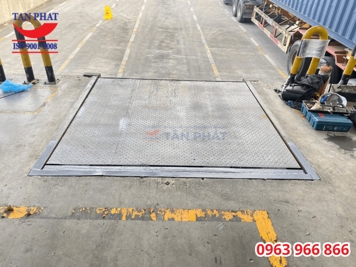 Thiết bị được lắp đặt âm sàn, giúp tiết kiệm diện tích nhà kho