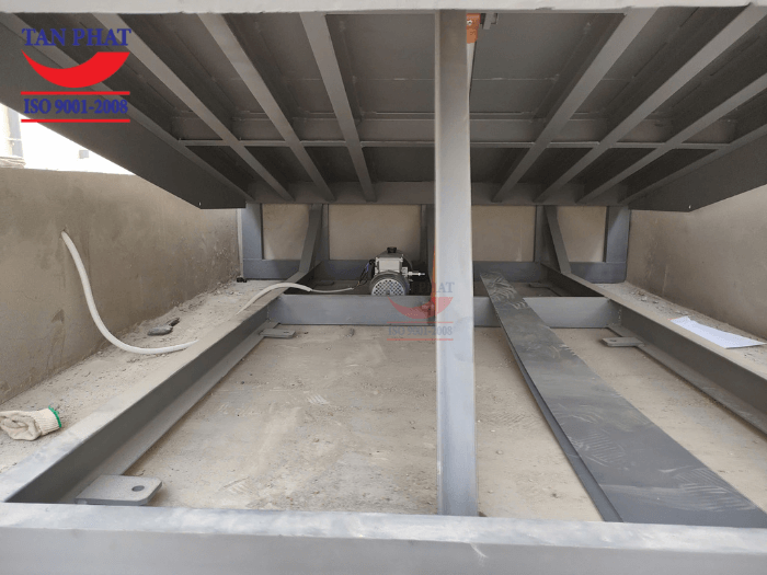 Sàn nâng sở hữu kết cấu dầm U, I đúc chắc chắn cùng hệ thống thủy lực chất lượng cao