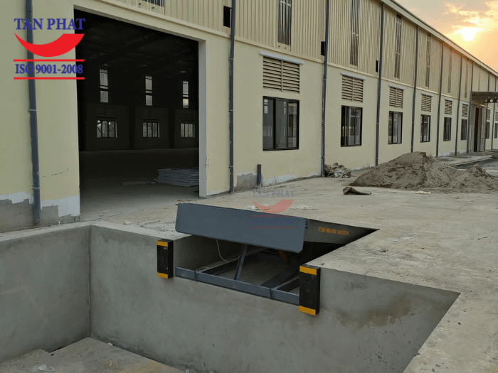 Sàn nâng thủy lực có khả năng chịu tải 15 tấn, kích thước 2500x2000mm lắp đặt hoàn thiện tại quận Hoàng Mai, TP. Hà Nội