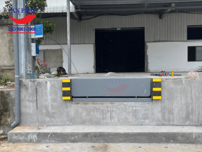 Dock Leveler 8 tấn của Tân Phát cam kết chát lượng với chế độ bảo hành 12-24 tháng