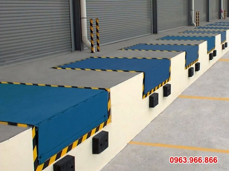 Sàn nâng thủy lực (Dock Leveler) do Tân Phát sản xuất và cung cấp