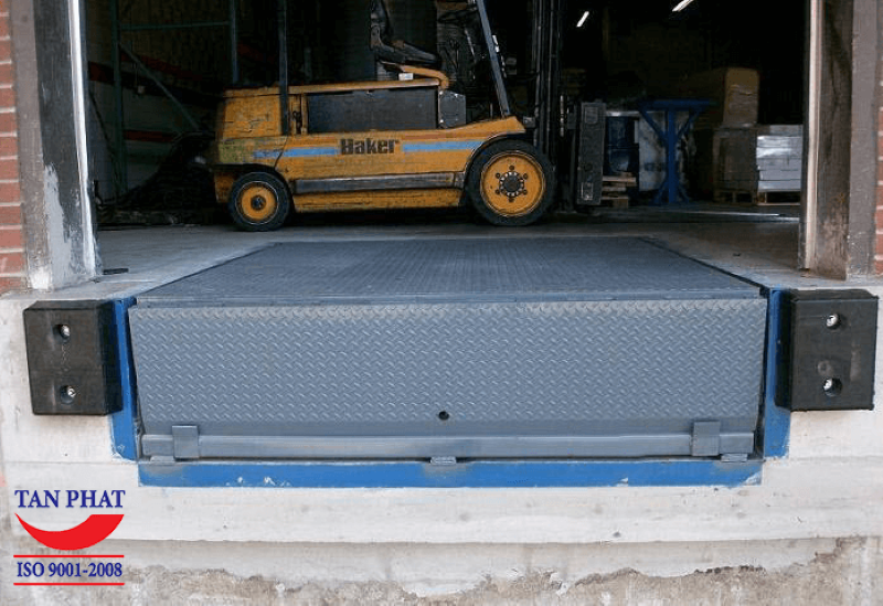 Mini Dock Leveler là loại sàn nâng thủy lực nhỏ, phù hợp với những kiện hàng tải trọng không quá lớn