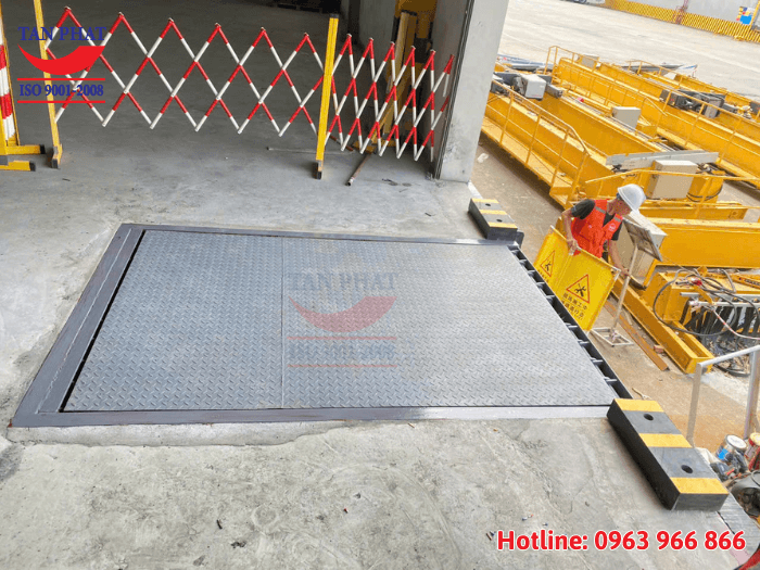 Mặt sàn Dock sử dụng tôn nhám gia tăng ma sát khi sử dụng