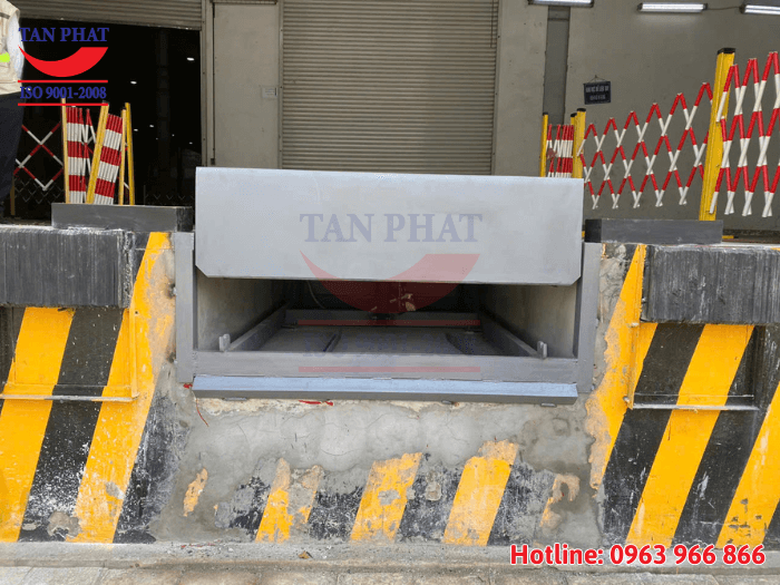 Tân Phát lắp đặt và bàn giao hoàn thiện Dock Leveler 8 tấn cho khách hàng