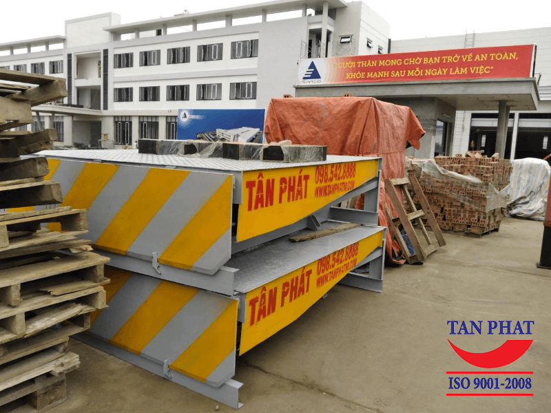 Tân Phát trực tiếp và cung cấp sàn nâng thủy lực ra thị trường với mức giá cạnh tranh, chất lượng tốt