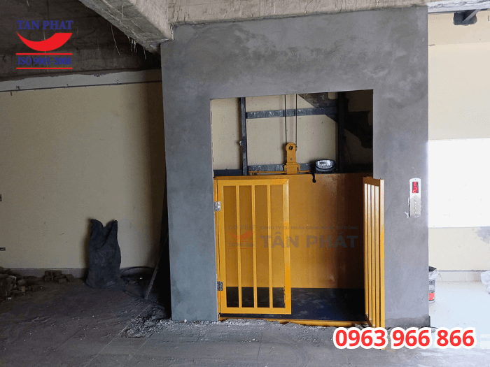 Thang nâng hàng thủy lực 5 tầng