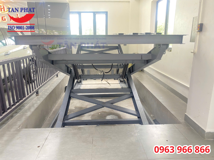 Bàn nâng ô tô thủy lực có kết cấu cơ khí chắc chắn cùng hệ thống thủy lực chính hãng, chất lượng cao