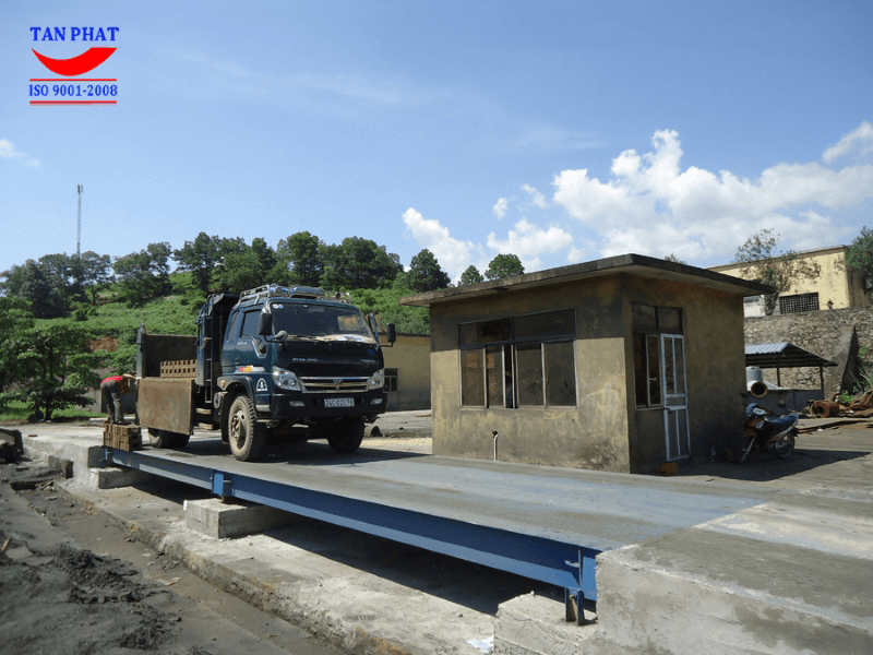 Cân ô tô điện tử 80 tấn lắp đặt nổi tại Bát Xát, Lào Cai