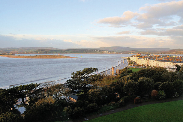 Kinh Nghiệm Chụp Ảnh Qua Cửa Sổ Mà Không Bị “Bóng” Mờ