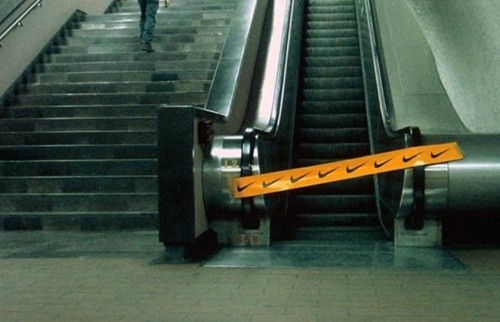 10 quảng cáo trên cầu thang siêu độc đáo