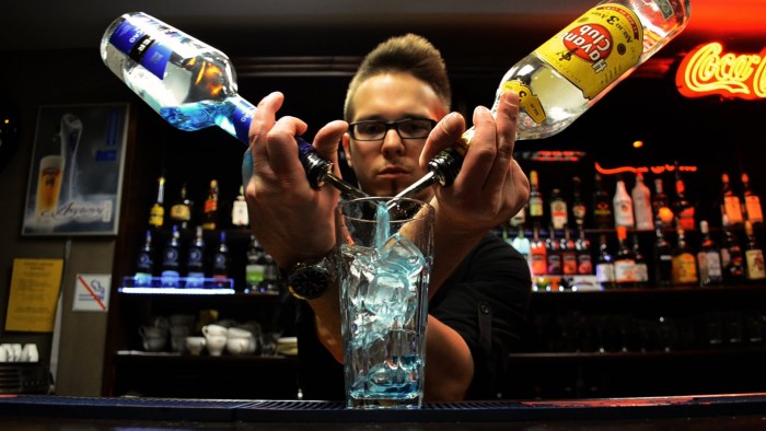 Khám phá ngành nghề Bartender