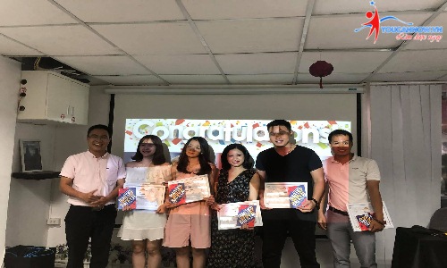 Khóa học kỹ năng giao tiếp - thuyết trình K12 : lễ bế giảng đầy kỉ niệm