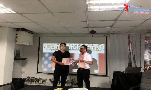 Khóa học kỹ năng giao tiếp - thuyết trình K12 : lễ bế giảng đầy kỉ niệm