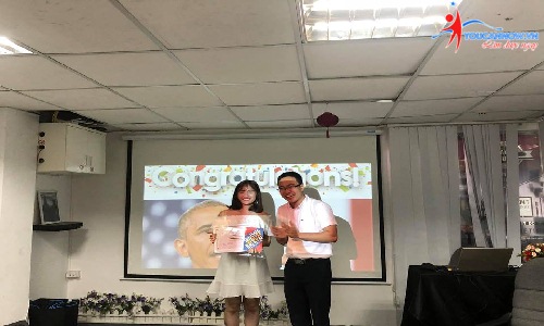 Khóa học kỹ năng giao tiếp - thuyết trình K12 : lễ bế giảng đầy kỉ niệm