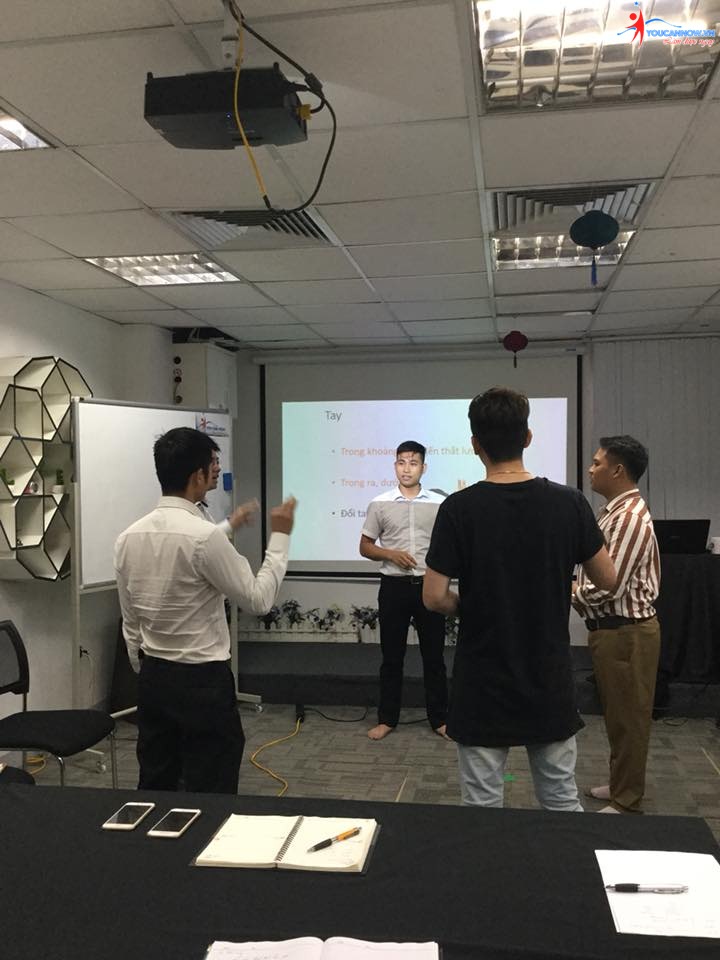 Khóa học giao tiếp thuyết trình K15: buổi bế giảng đáng nhớ