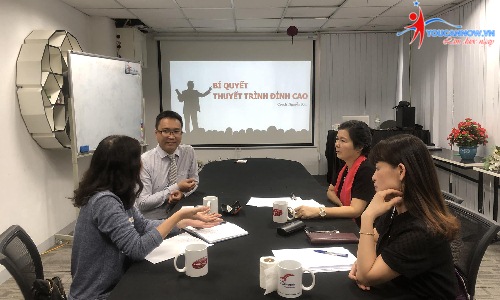 Khóa học giao tiếp thuyết trình K16: Buổi học cuối cùng trọn niềm vui