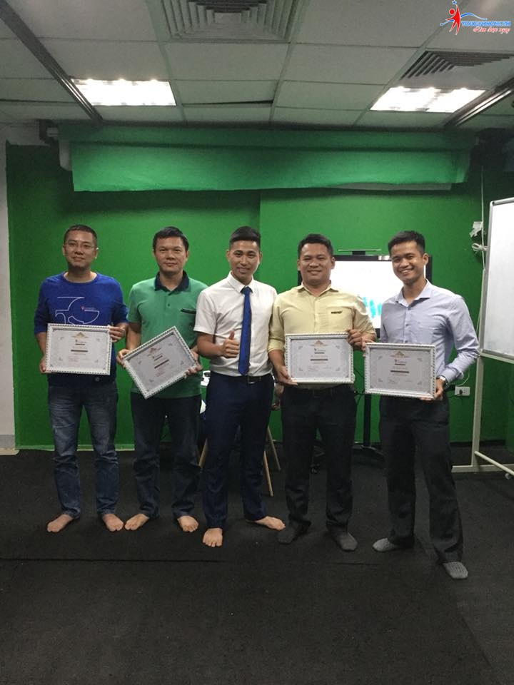 Khóa học giao tiếp thuyết trình K15: buổi bế giảng đáng nhớ