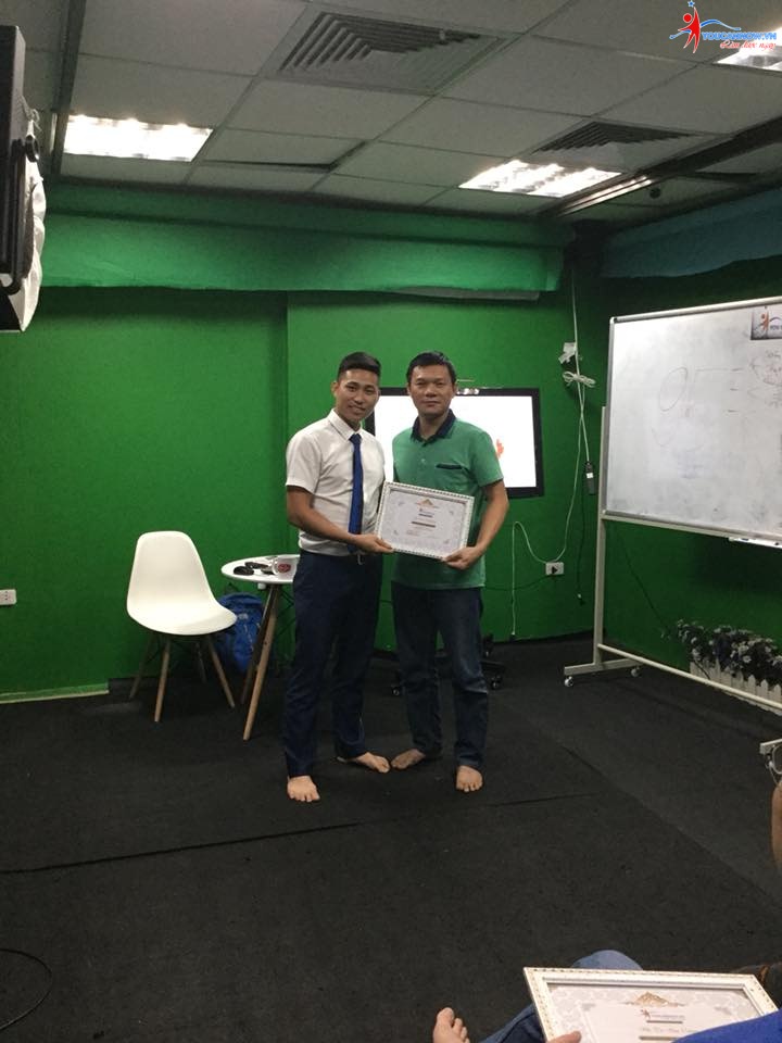 Khóa học giao tiếp thuyết trình K15: buổi bế giảng đáng nhớ