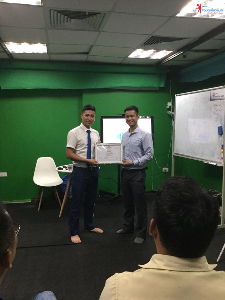 Khóa học giao tiếp thuyết trình K15: buổi bế giảng đáng nhớ