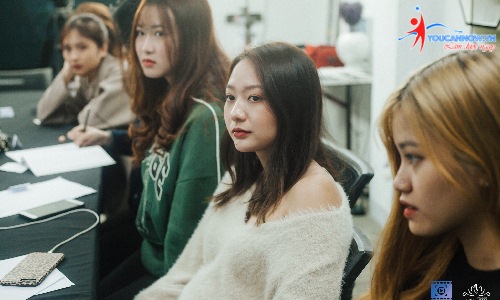 Buổi chia sẻ về kỹ năng giao tiếp, ứng xử của trung tâm You Can Now với Top 15 Miss FPTU 2018