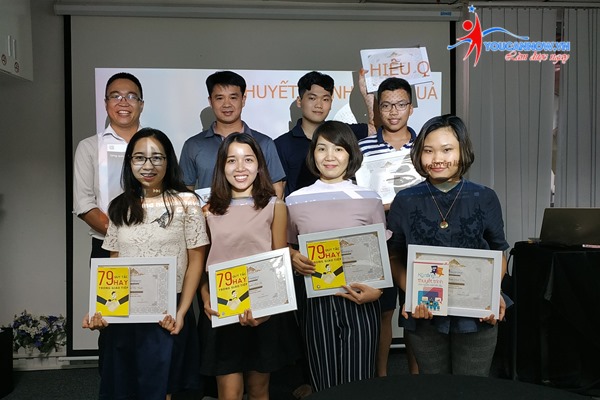 Khóa học giao tiếp thuyết trình K11: tạm biệt các gương mặt nổi bật