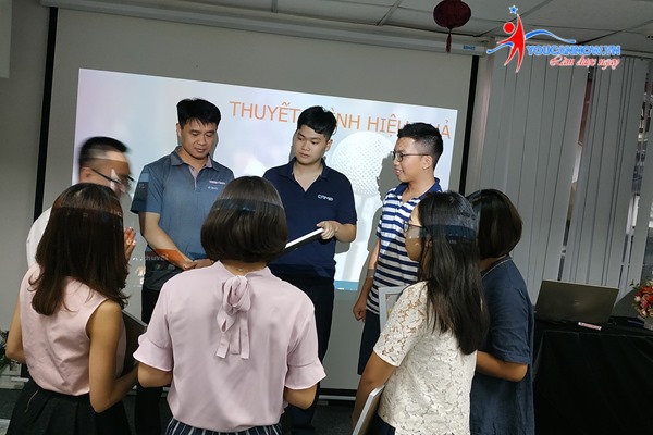 Khóa học giao tiếp thuyết trình K11: tạm biệt các gương mặt nổi bật