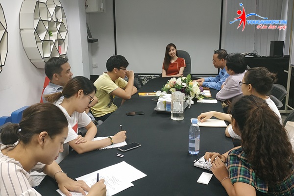 Lớp học giao tiếp thuyết trình K9: tạm biệt lớp học nhiều học viên nhất của tháng 8