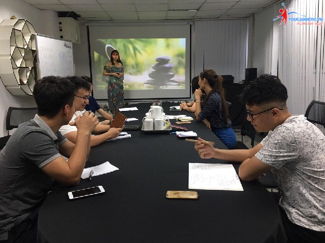 Khóa học giao tiếp thuyết trình K34: Lễ bế giảng đầy cảm xúc