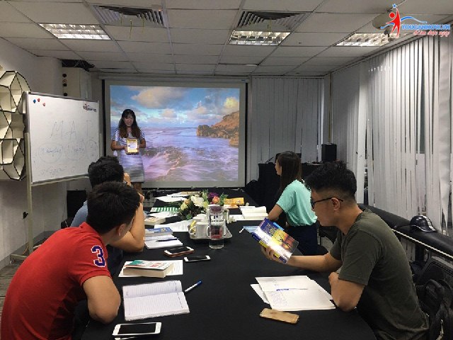 Khóa học giao tiếp thuyết trình K34: Lễ bế giảng đầy cảm xúc