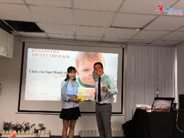 Khóa học giao tiếp thuyết trình K28: Khép lại một khóa học bổ ích