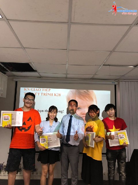 Khóa học giao tiếp thuyết trình K28: Khép lại một khóa học bổ ích