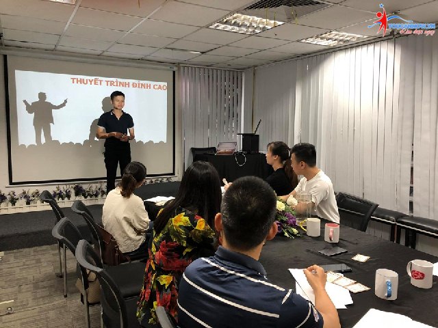 Khóa giao tiếp thuyết trình K30: Kết thúc một khóa học thành công