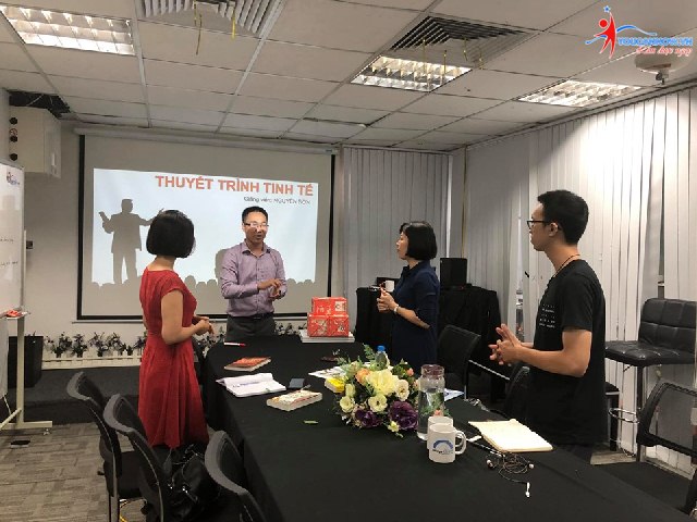 Khóa giao tiếp thuyết trình K31: Buổi học cuối đầy ý nghĩa