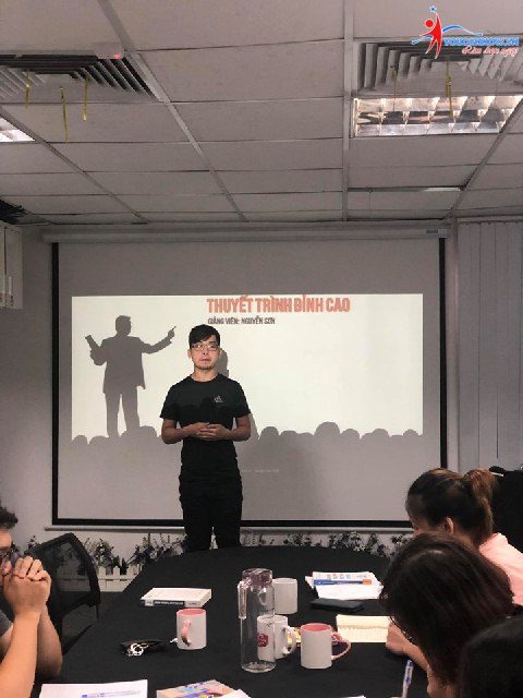 Khóa giao tiếp thuyết trình K34: Khóa học với các gương mặt trẻ đầy tài năng