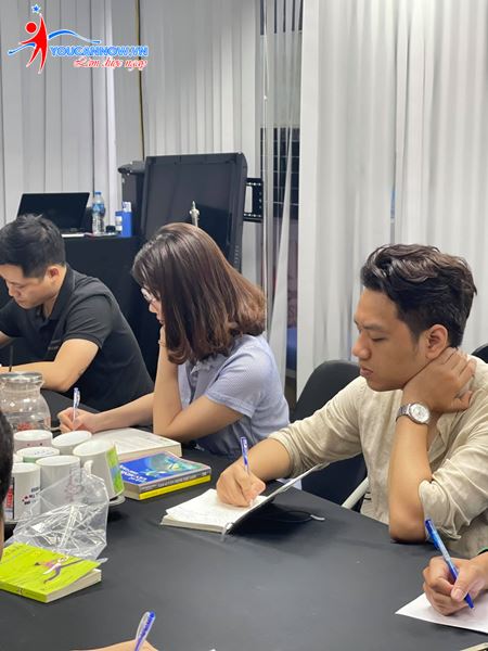 Khóa giao tiếp thuyết trình K63: Những gương mặt trẻ đầy đam mê