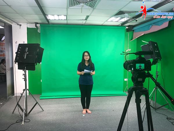 Khóa MC dẫn chương trình K33: Những cô gái trẻ đầy nhiệt huyết