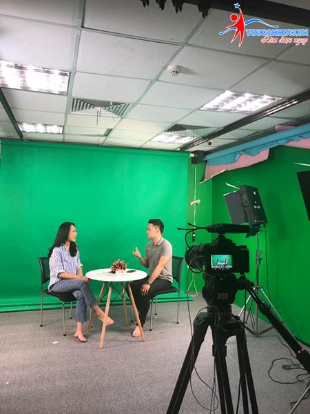 Khóa MC dẫn chương trình K33: Những cô gái trẻ đầy nhiệt huyết