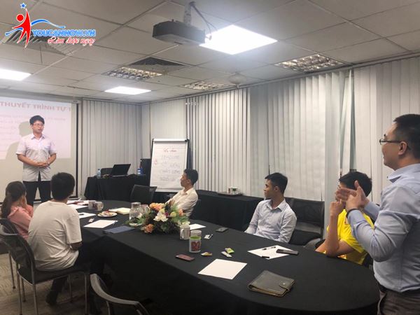 Khóa học giao tiếp thuyết trình K43: Những gương mặt trẻ đầy nhiệt huyết