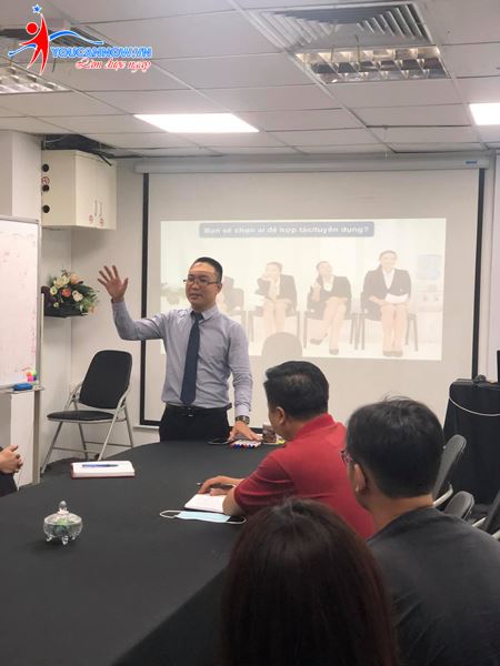 Khóa học giao tiếp thuyết trình K45: Sự cố gắng được đền đáp