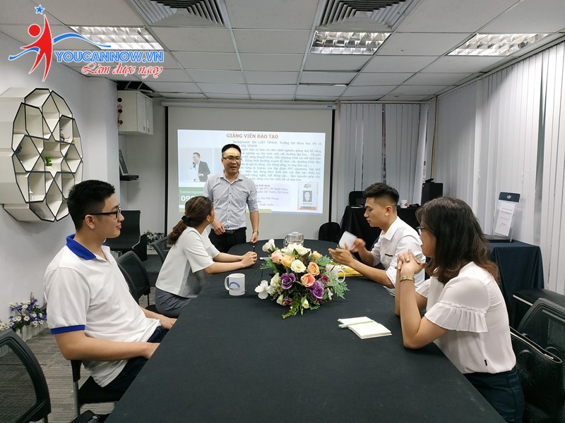 Thầy Nguyễn Sơn với hơn 10 năm giảng dạy kỹ năng mềm