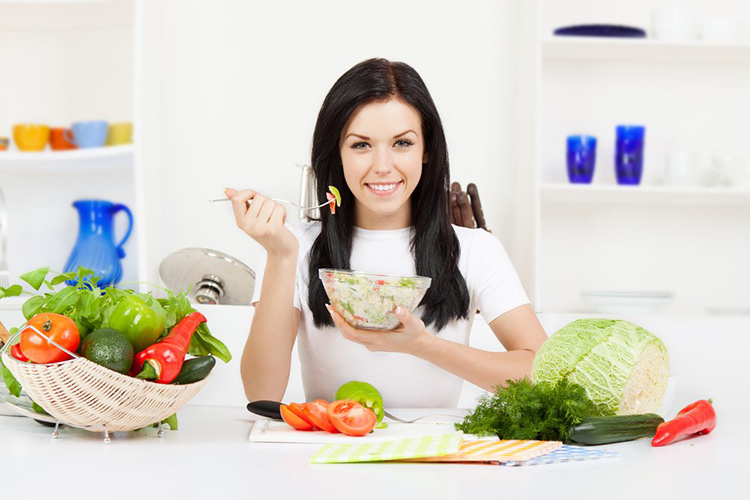 Mẹ sau sinh bị mất ngủ nên ăn uống như nào để cải thiện giấc ngủ?