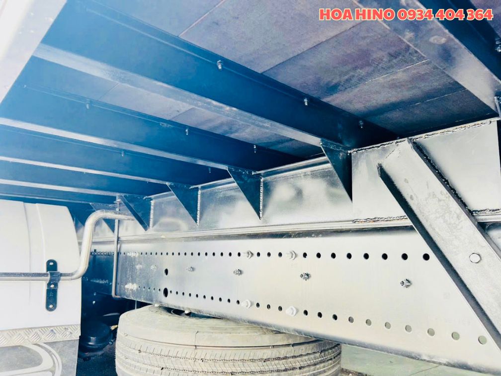 hino-3-chan-thung-lam-dong